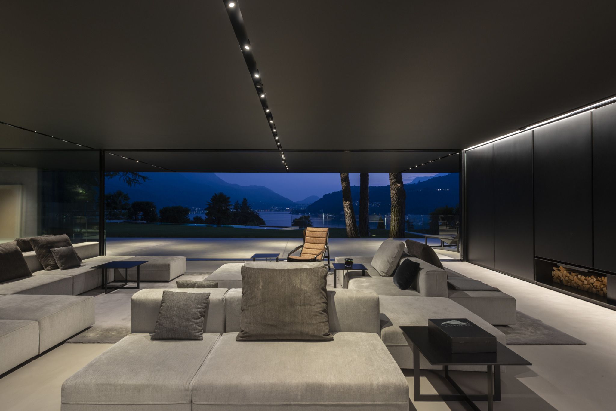 Villa in Morcote, project by ZMB architettura SAGL, furniture by Molteni&C