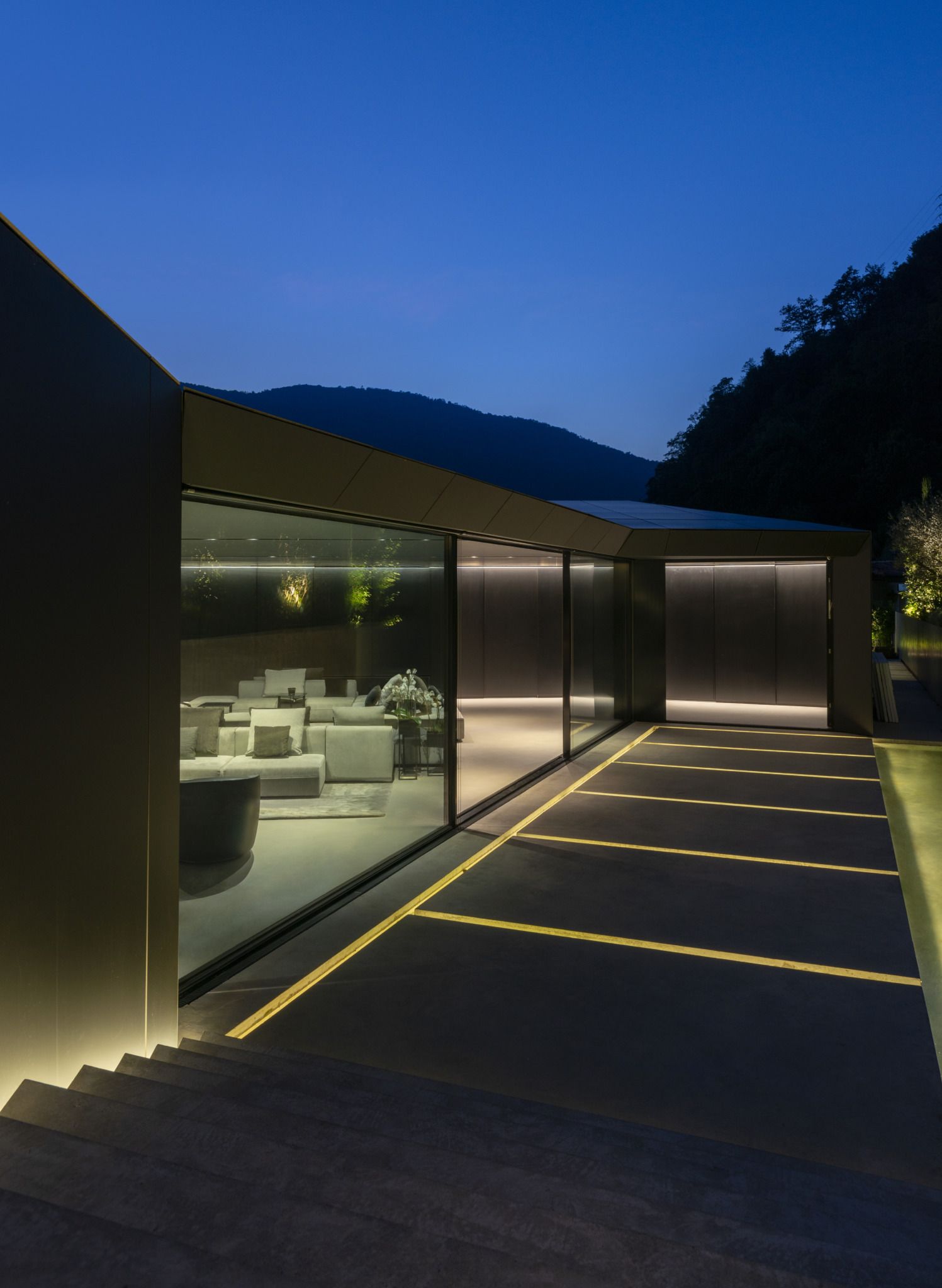 Villa in Morcote, project by ZMB architettura SAGL, furniture by Molteni&C